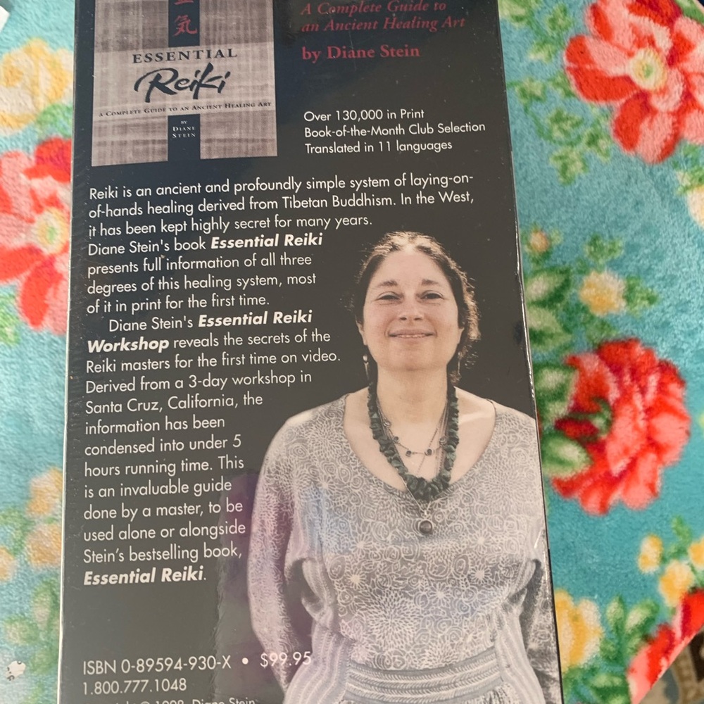 's Essential Reiki Workshop - Reiki Instructional Video (Black/Grey) - Picture 2 of 5
